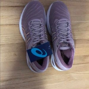 New Asics Gel-Nimbus 22, Women’s 10 Tennis Shoe